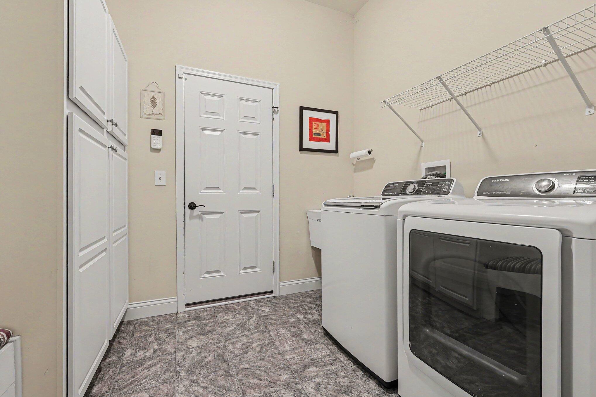 957 Woodsedge Drive