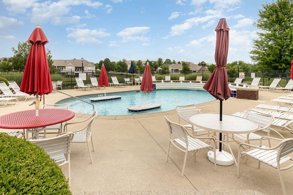 957 Woodsedge Drive