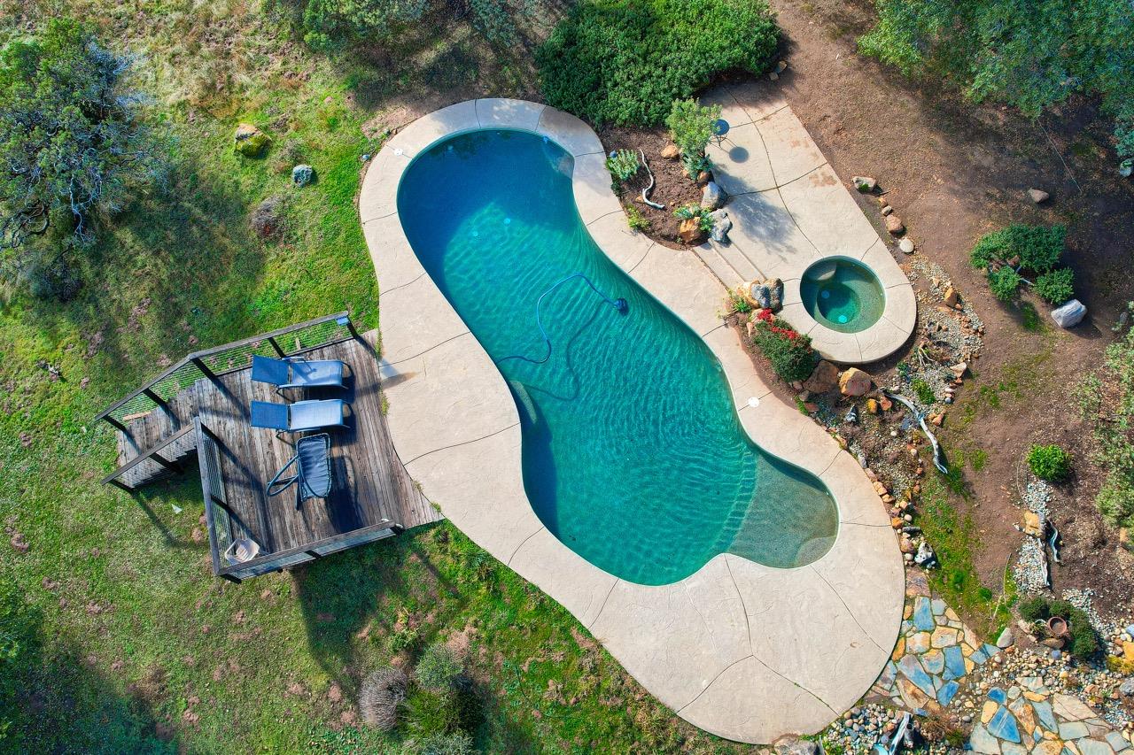 2513 Twin Peaks Road