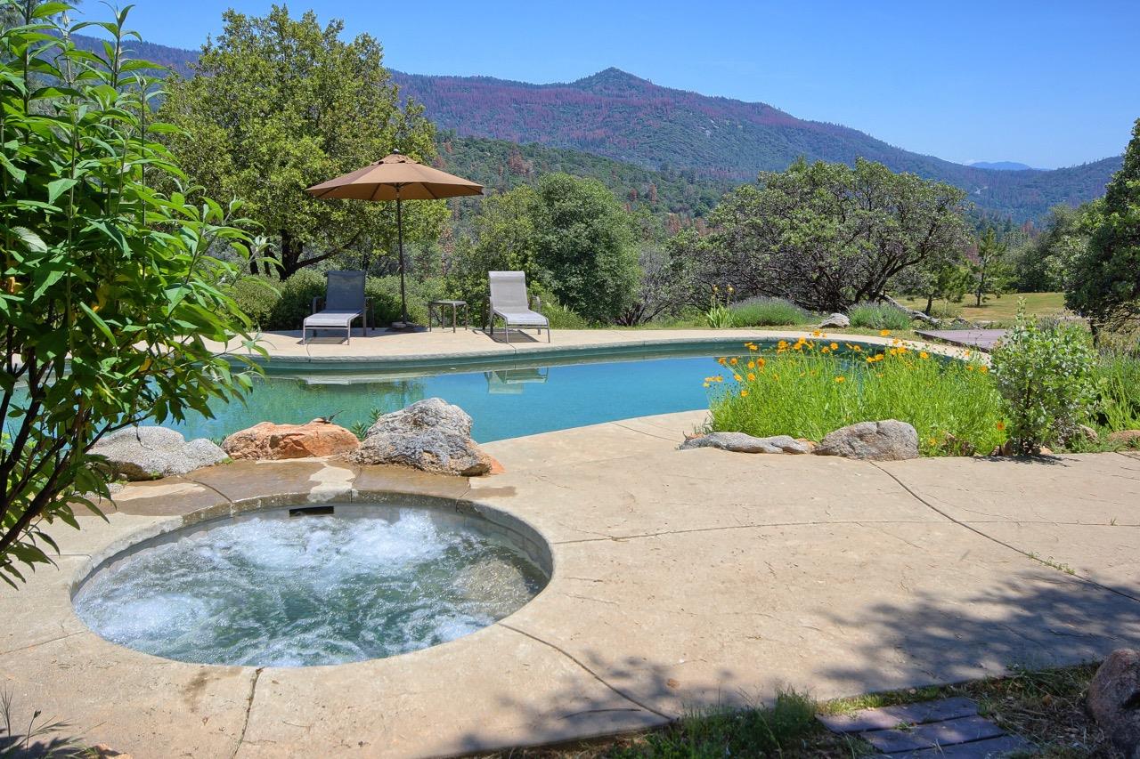 2513 Twin Peaks Road