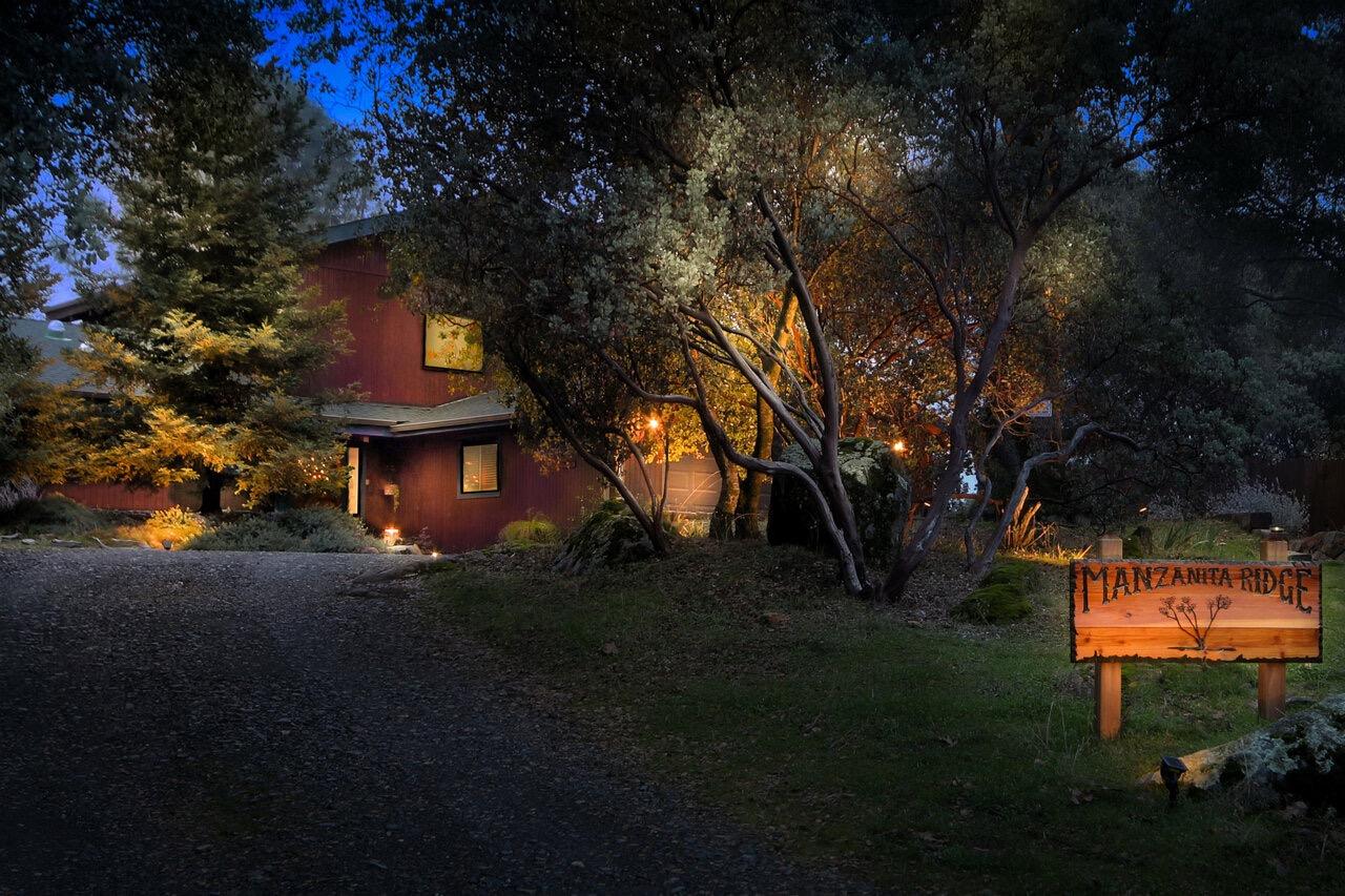 2513 Twin Peaks Road