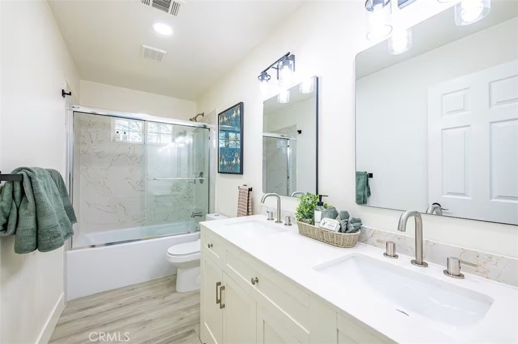 40202 Hillsborough Loop