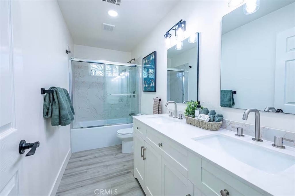 40202 Hillsborough Loop