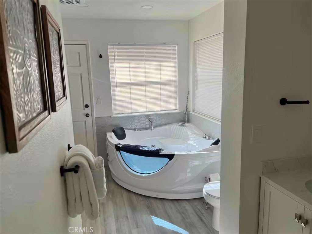 40202 Hillsborough Loop