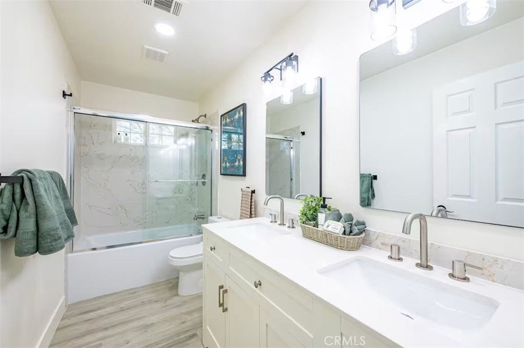 40202 Hillsborough Loop