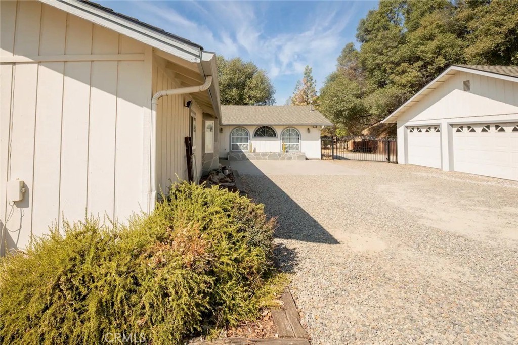 50616 Woodside Lane