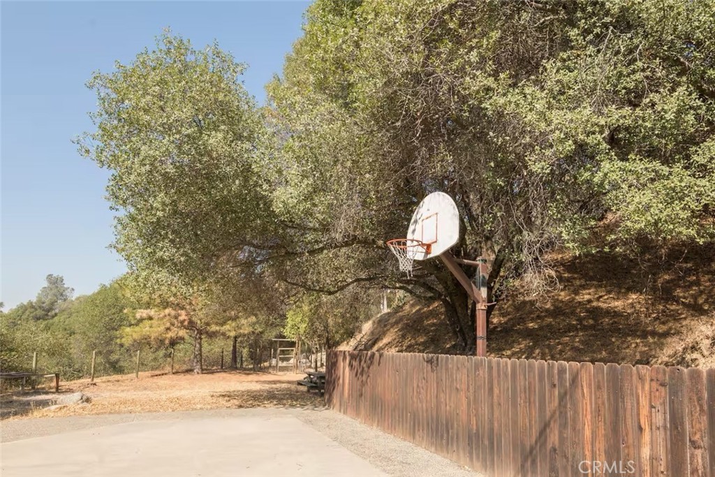 50616 Woodside Lane