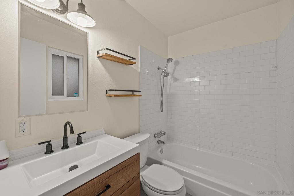 2155 E E Washington Ave