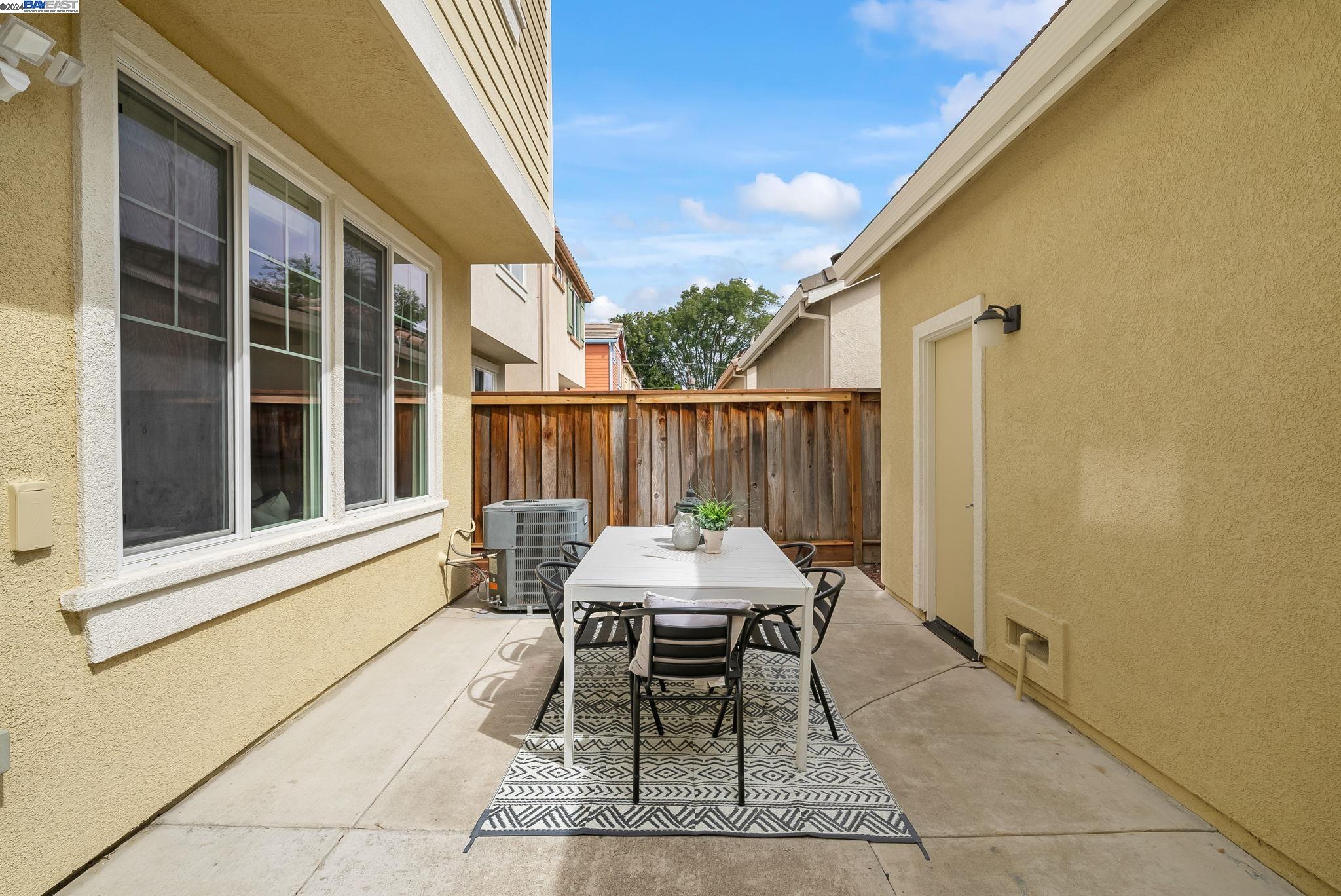 7459 Starward Dr