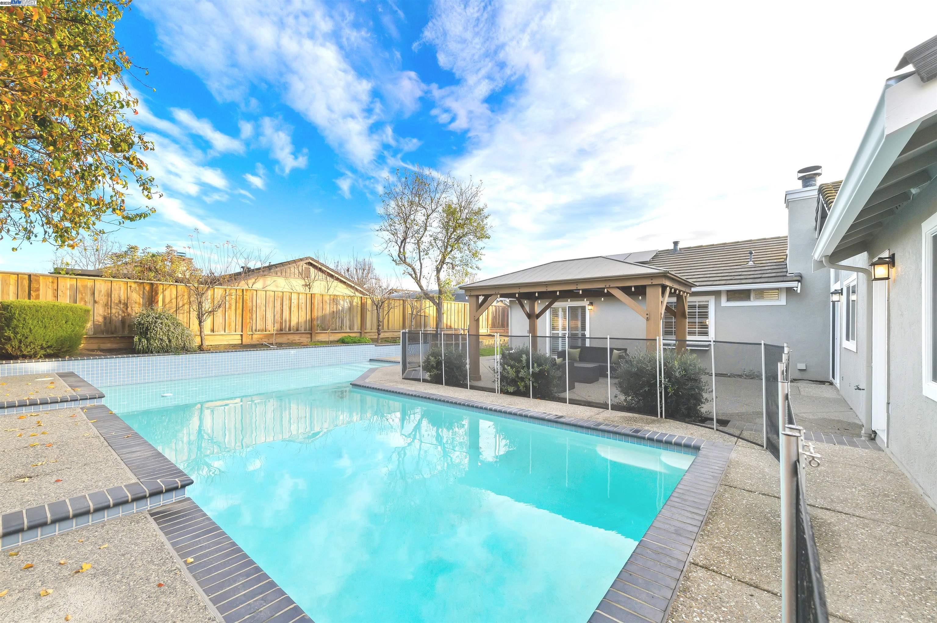 1339 Fairbrook Ct