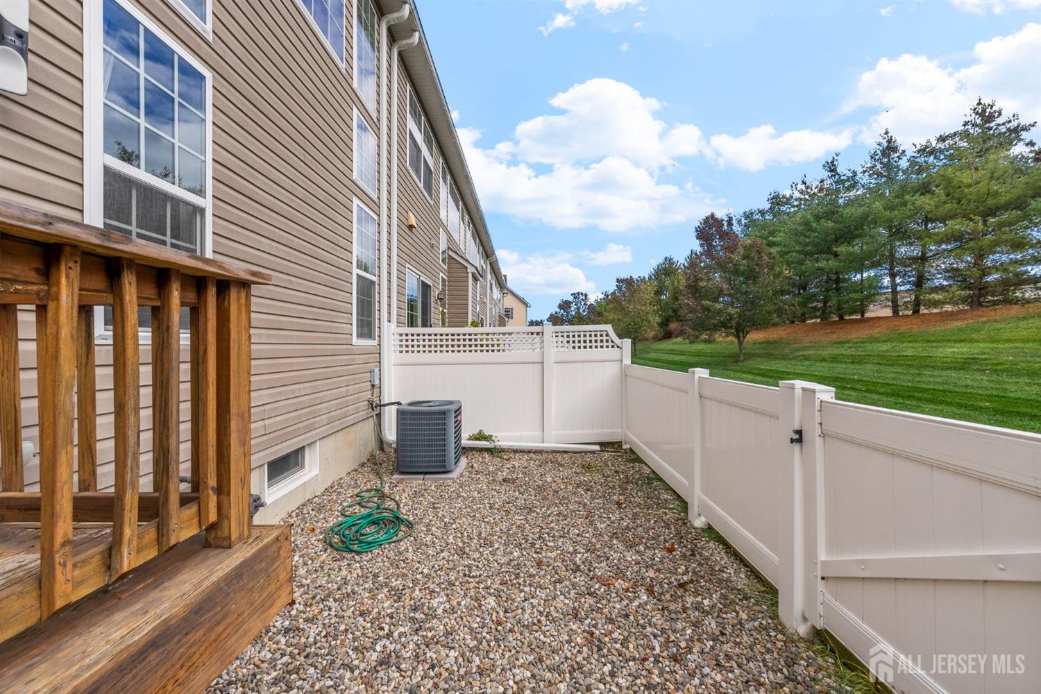 2472 Canterbury Lane