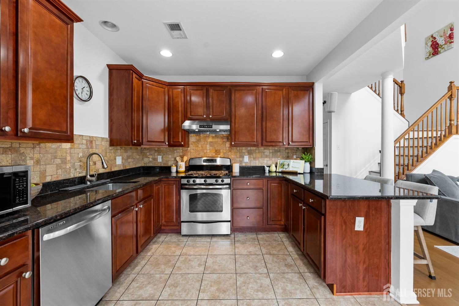 2472 Canterbury Lane