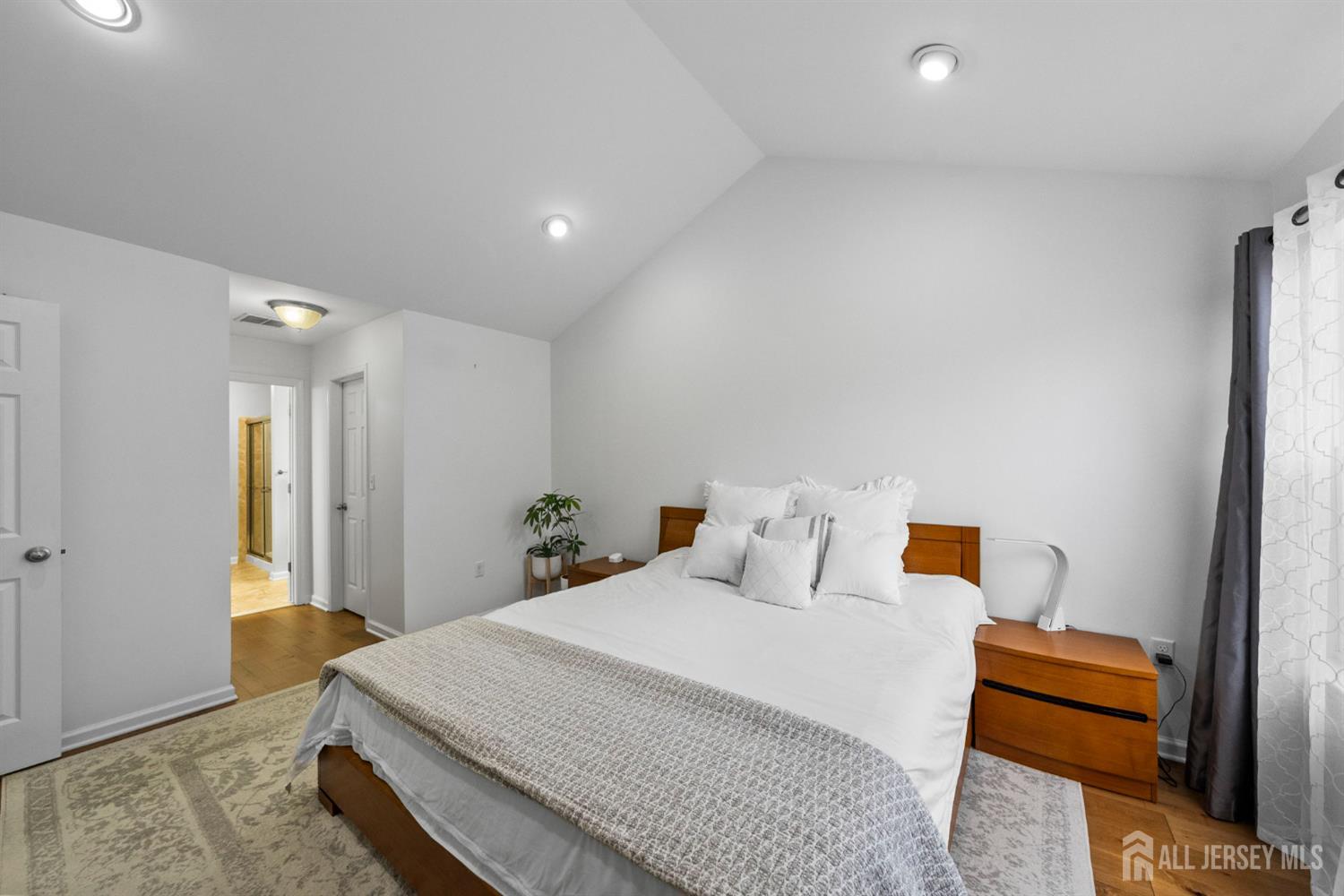 2472 Canterbury Lane