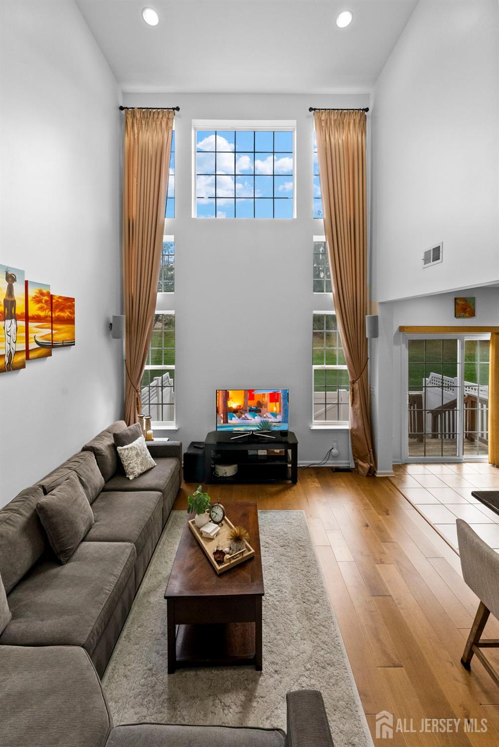 2472 Canterbury Lane