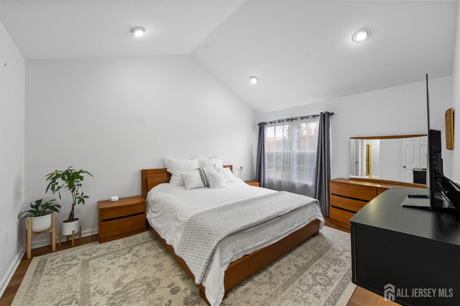 2472 Canterbury Lane