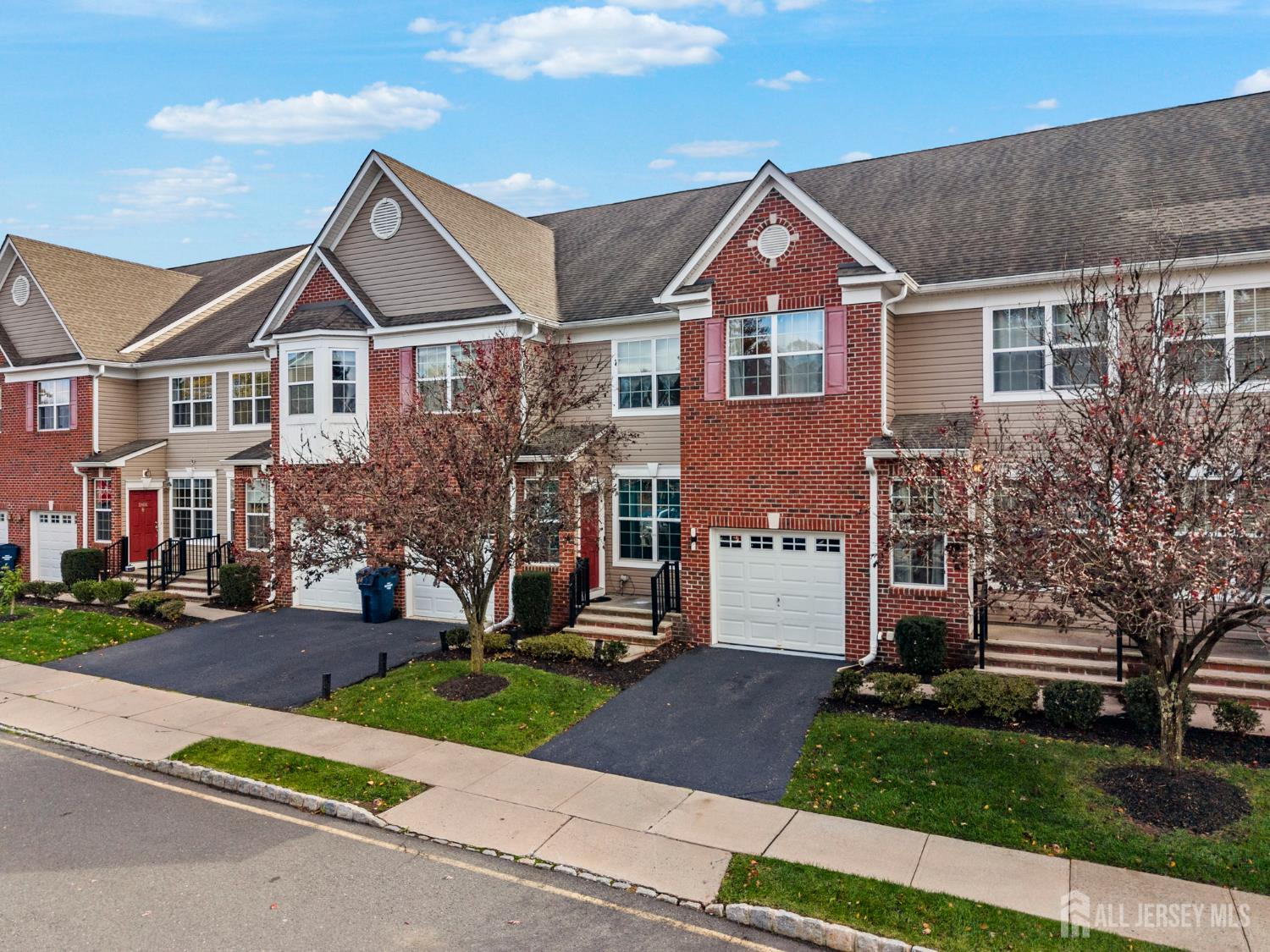 2472 Canterbury Lane