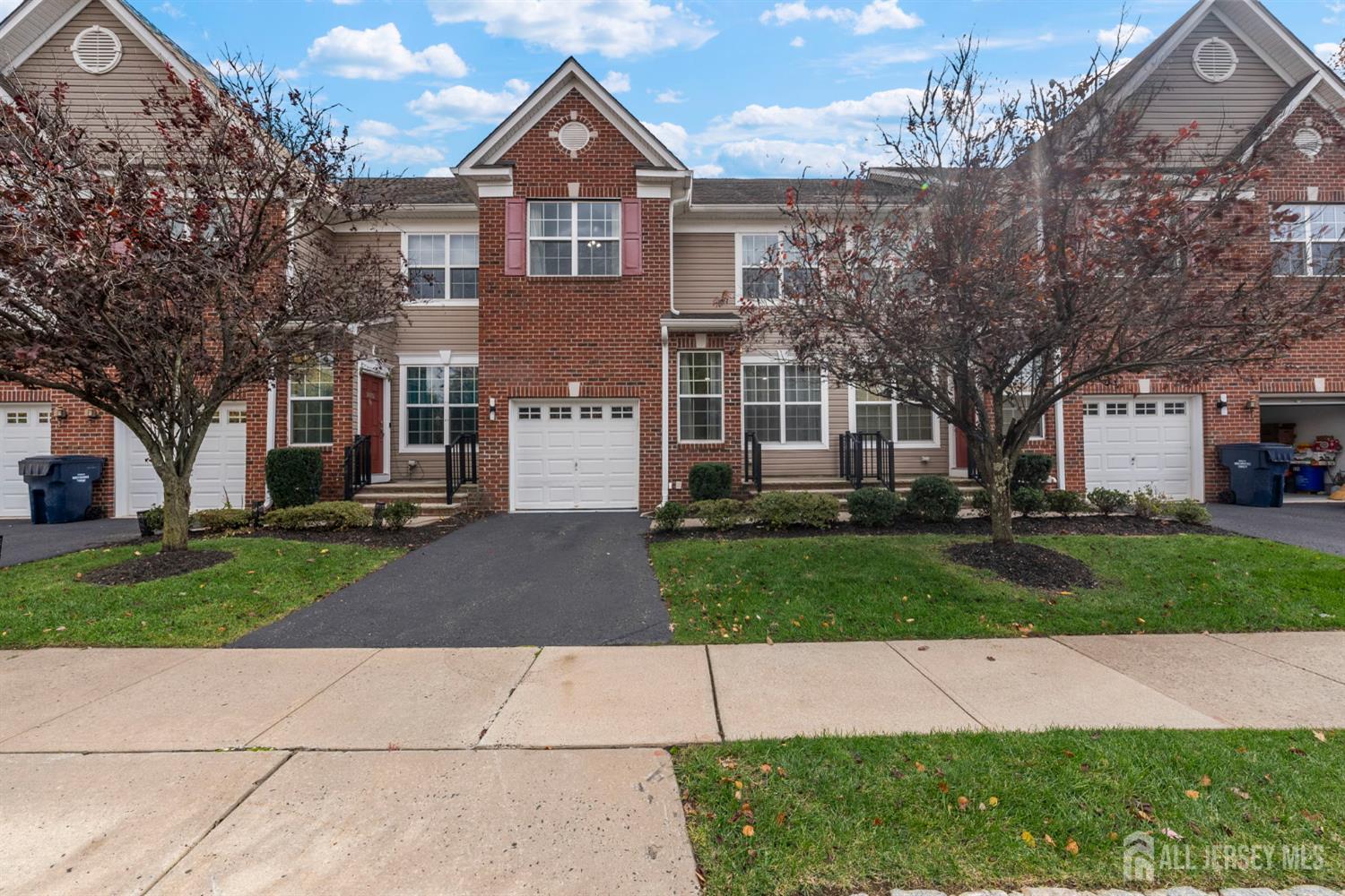 2472 Canterbury Lane