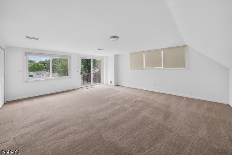 6 Concord Dr