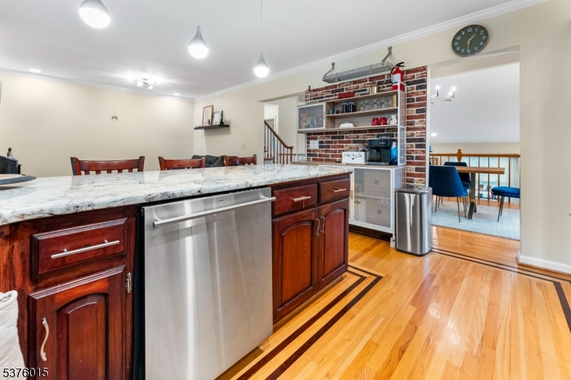 4 Brightwood Ln