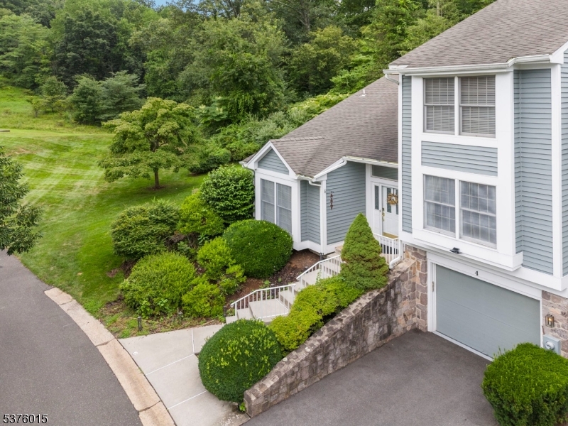 4 Brightwood Ln