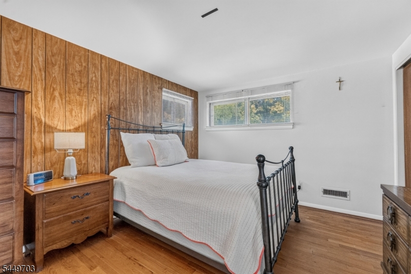 10 Frances Rd