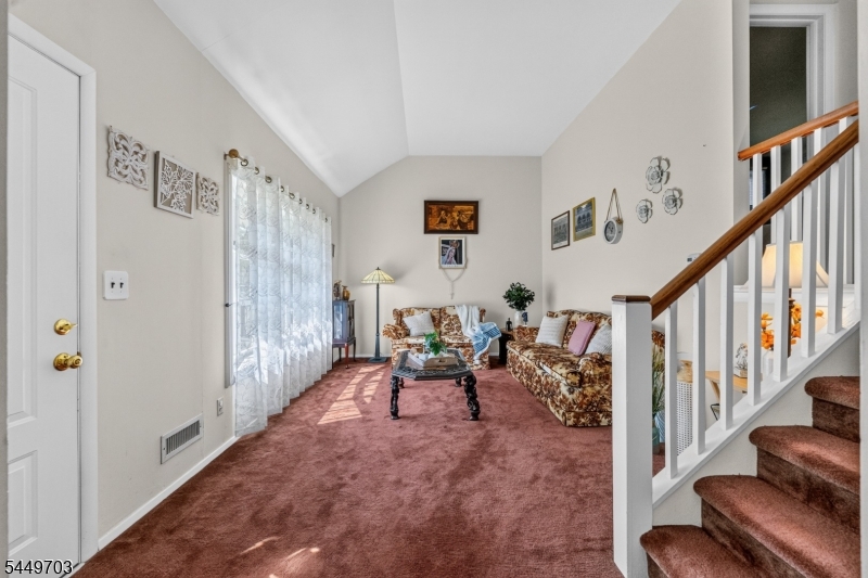10 Frances Rd