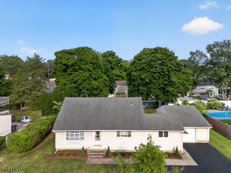10 Frances Rd