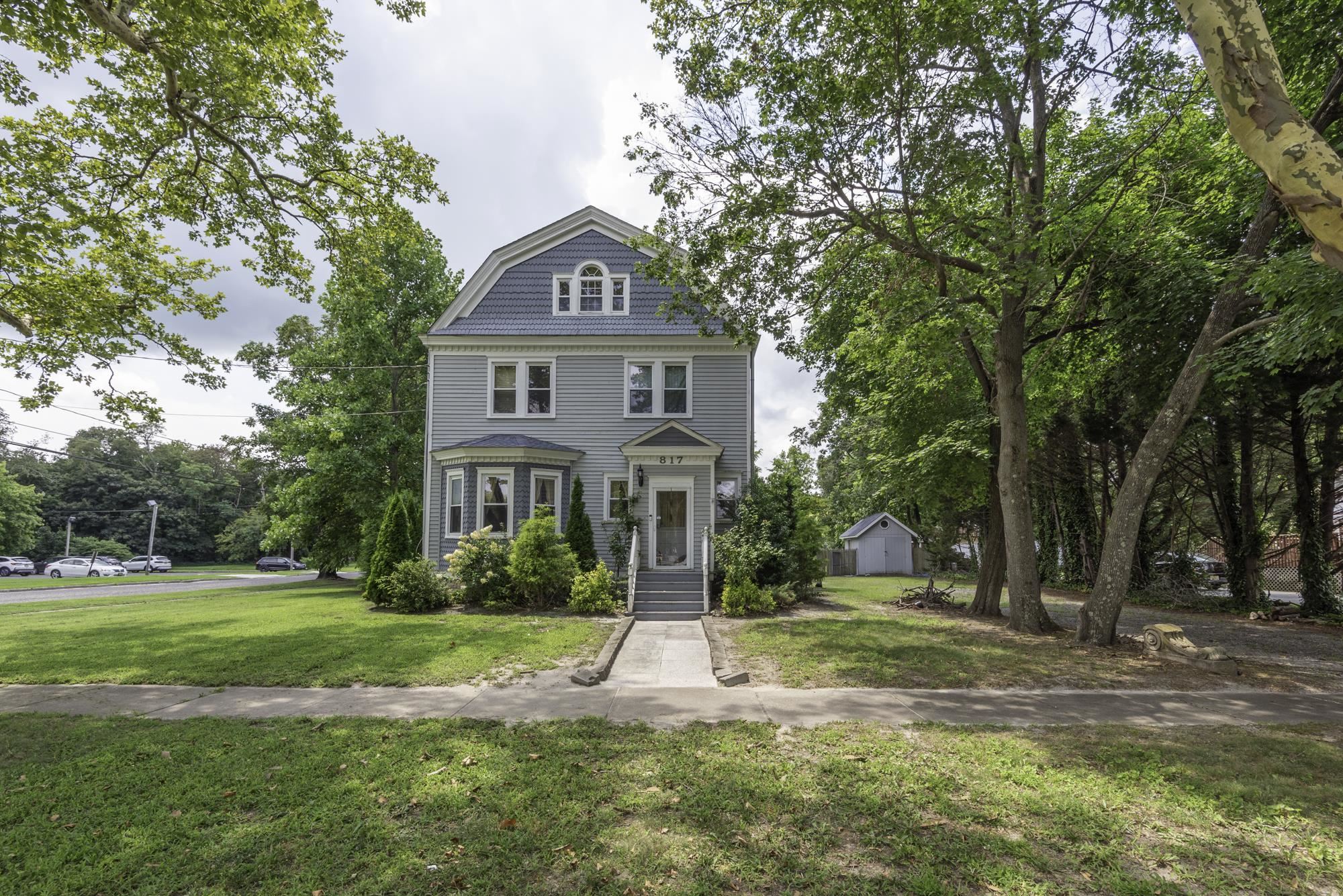 817 DeHirsch Avenue