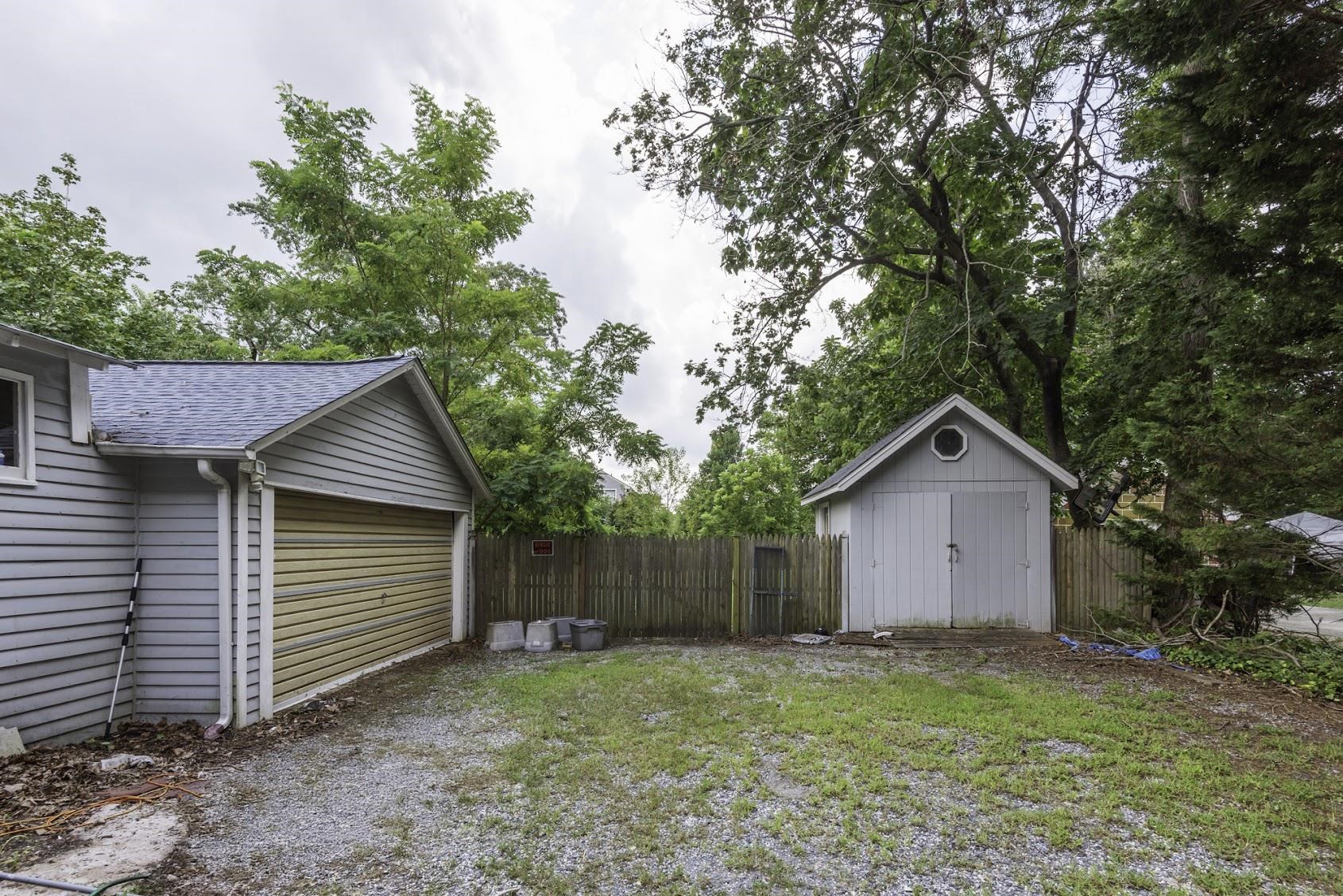 817 DeHirsch Avenue