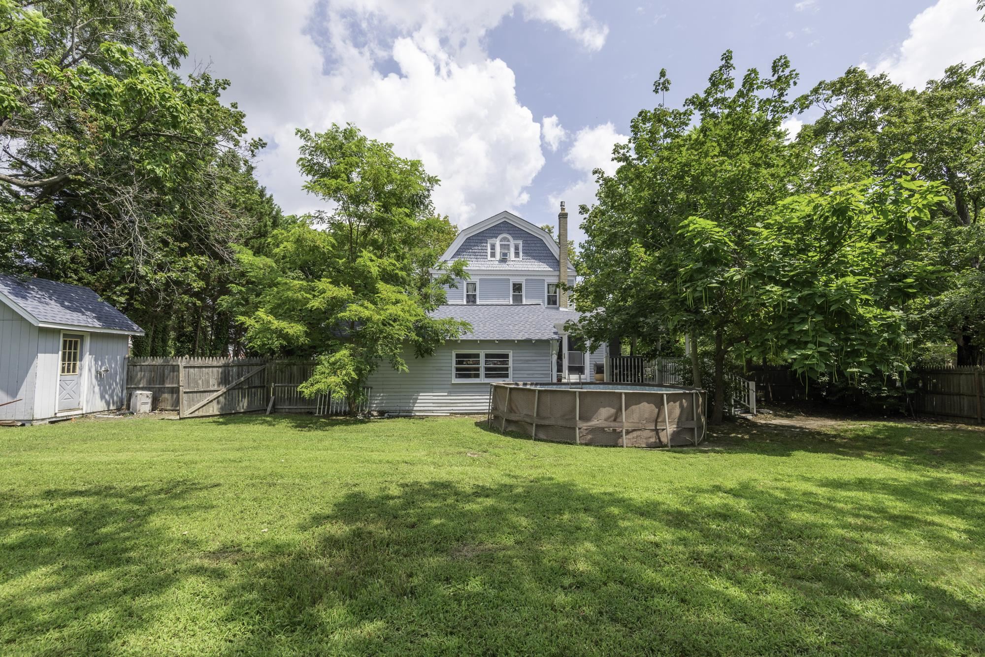 817 DeHirsch Avenue