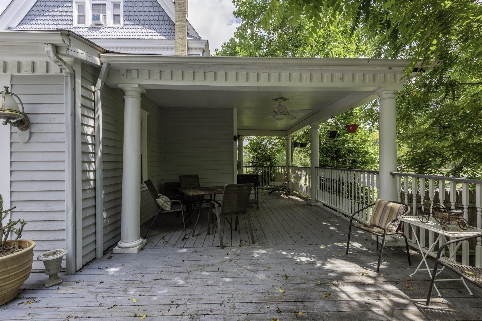 817 DeHirsch Avenue