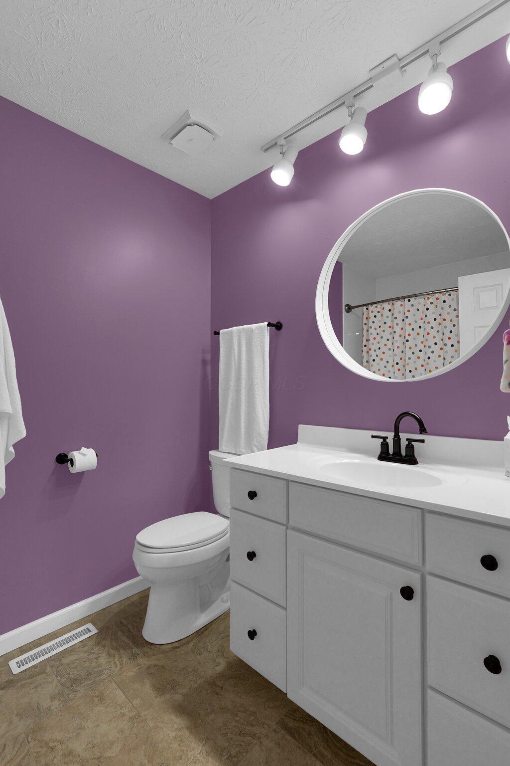 882 Helenhurst Court