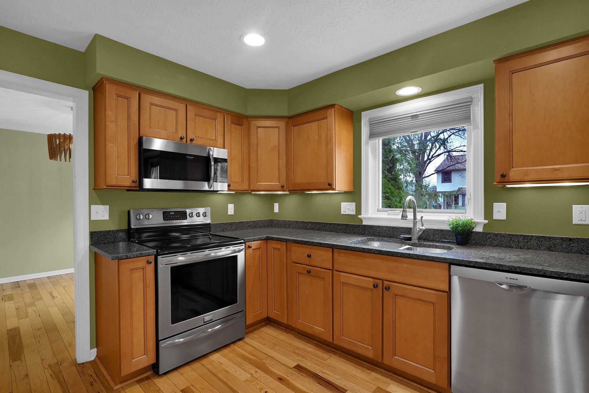 882 Helenhurst Court