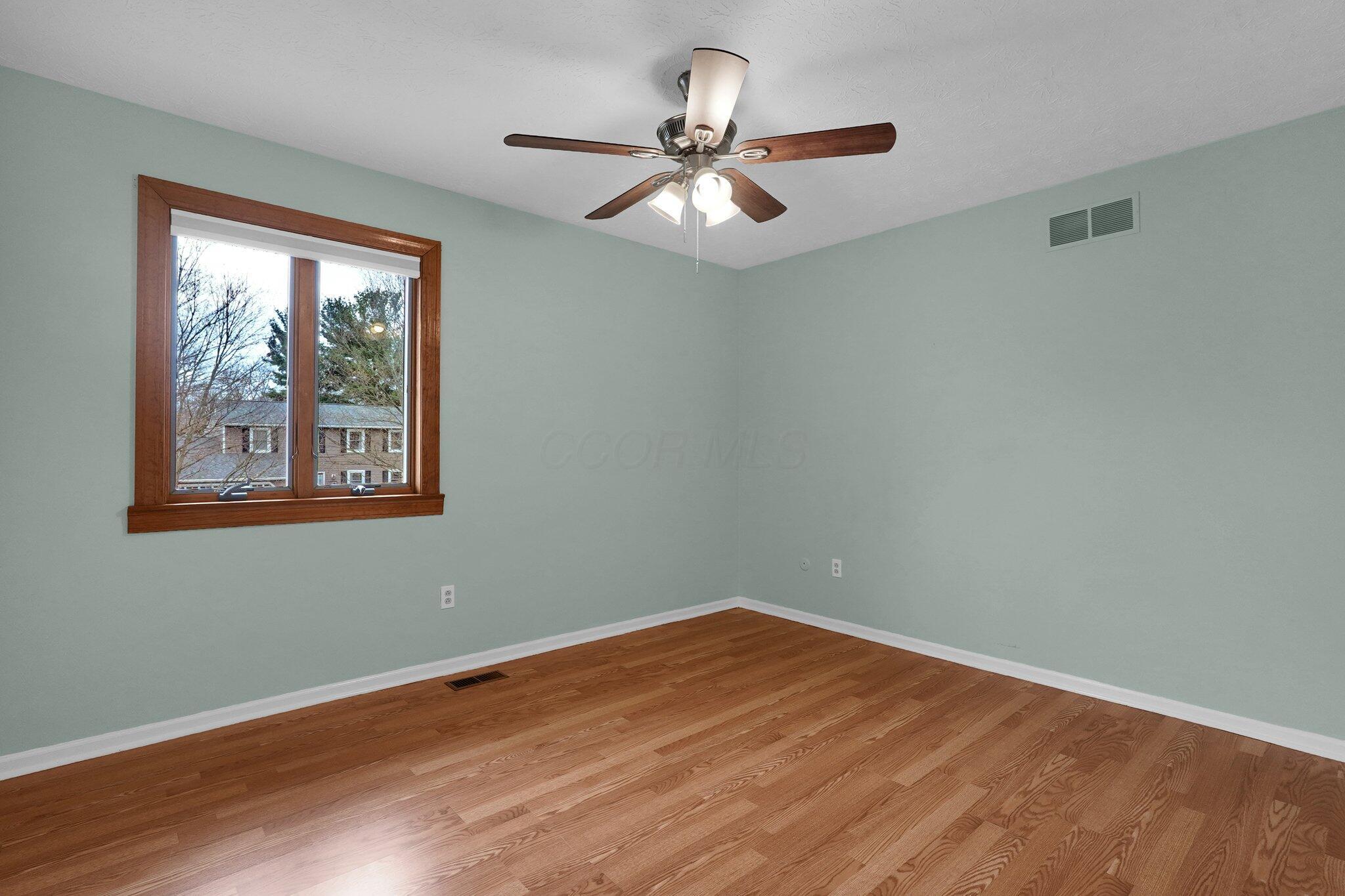 882 Helenhurst Court