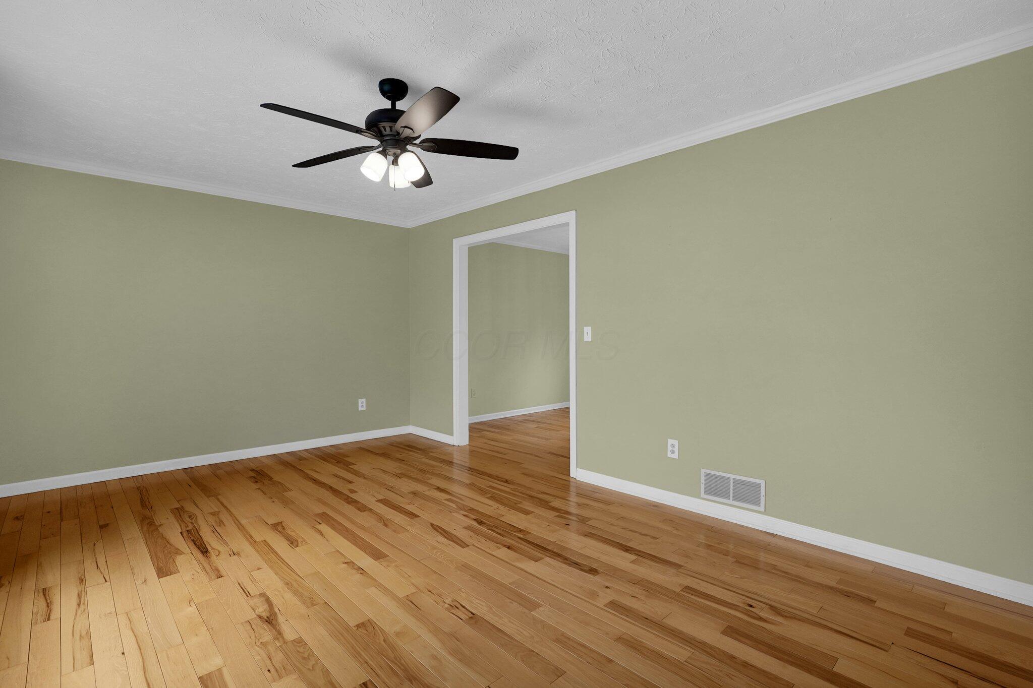 882 Helenhurst Court