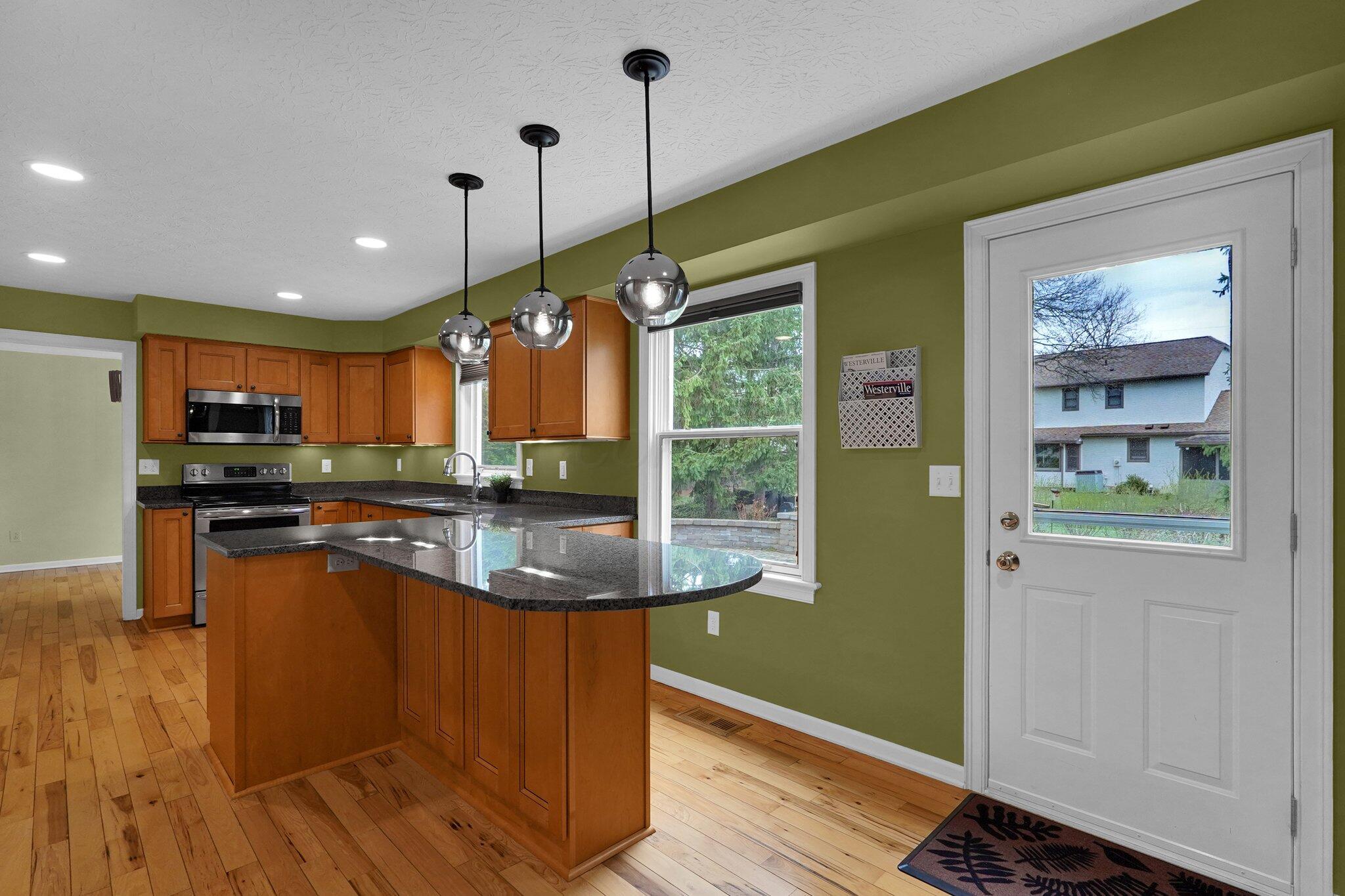 882 Helenhurst Court