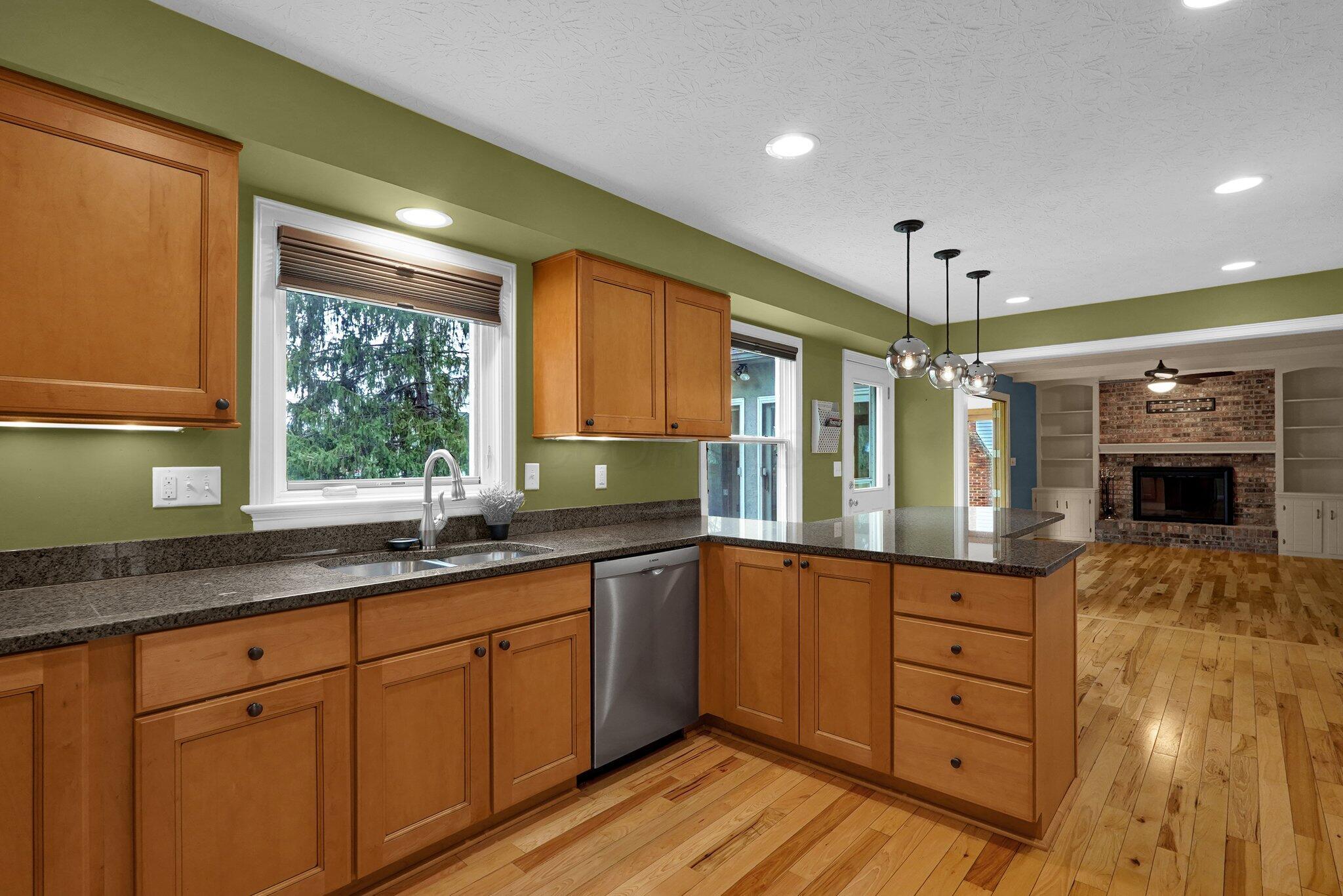 882 Helenhurst Court