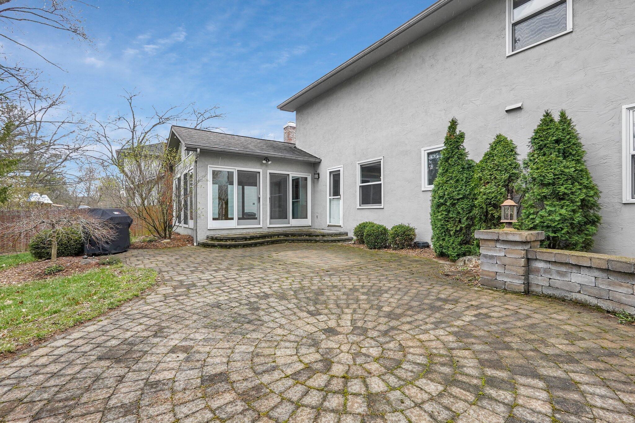 882 Helenhurst Court