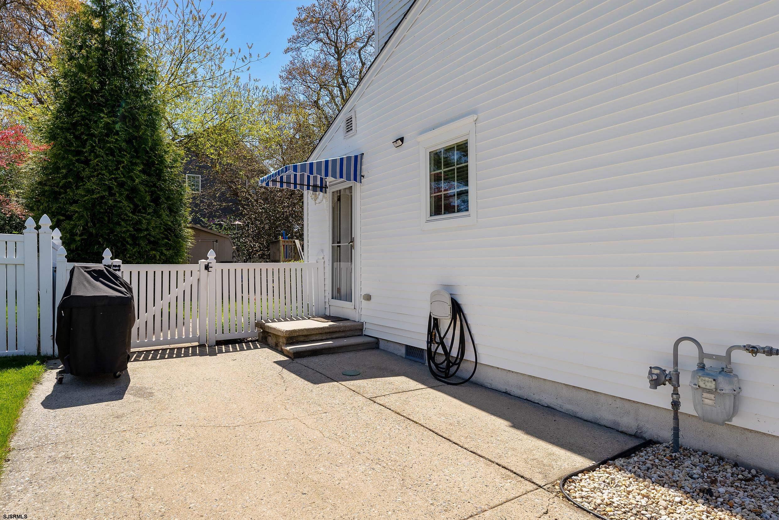 126 E Oakcrest Ave