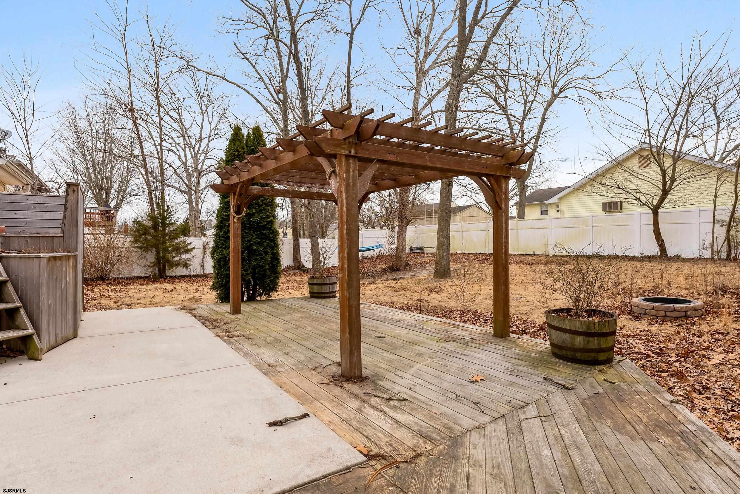 3 Edgewood Dr