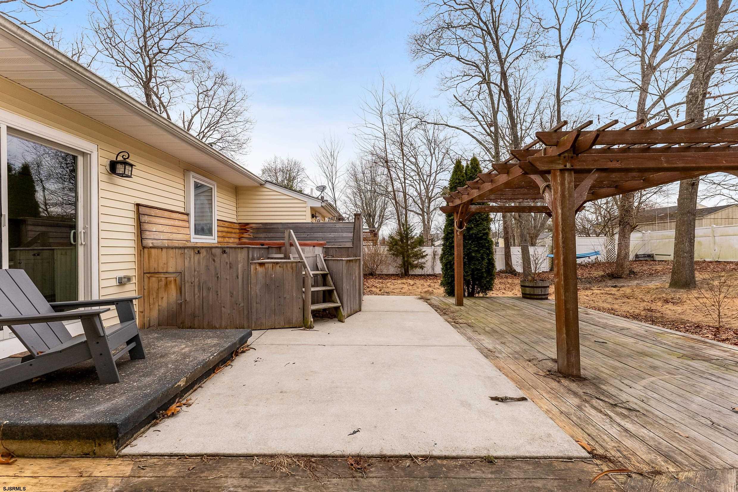 3 Edgewood Dr