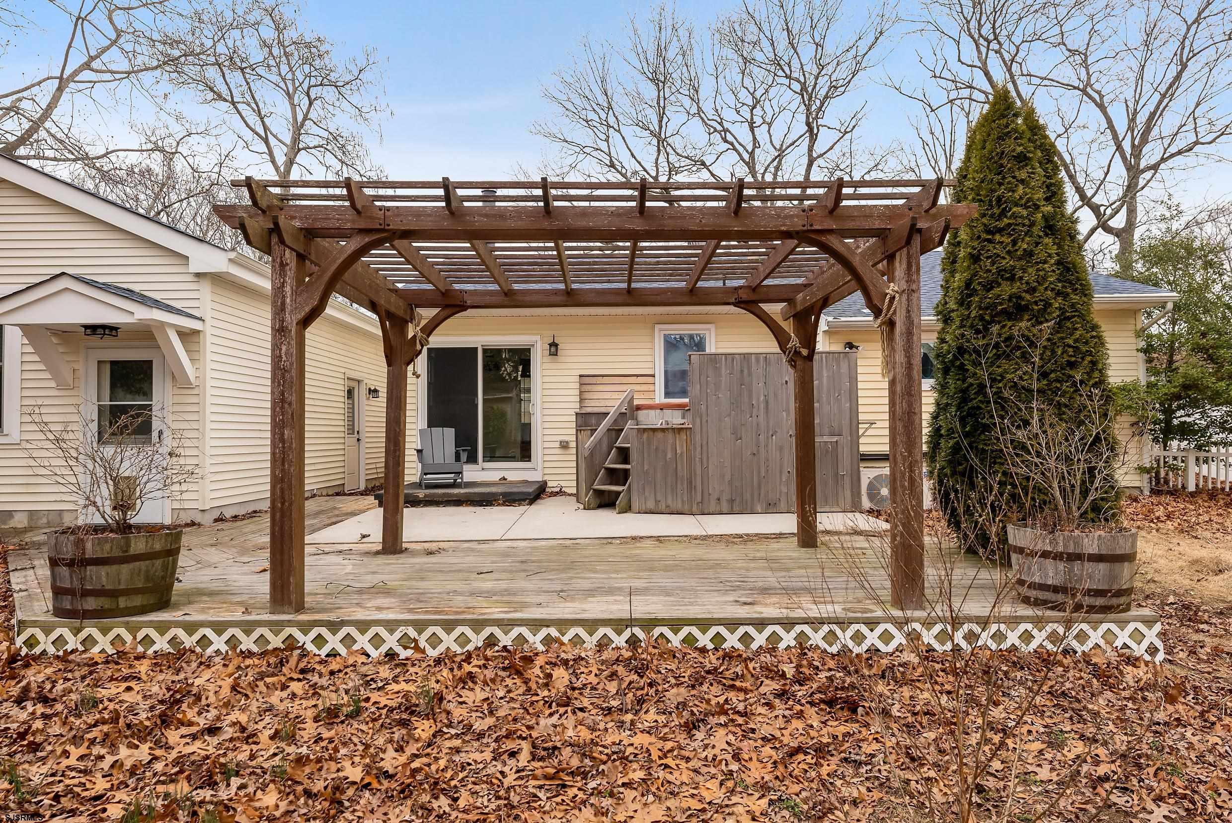 3 Edgewood Dr