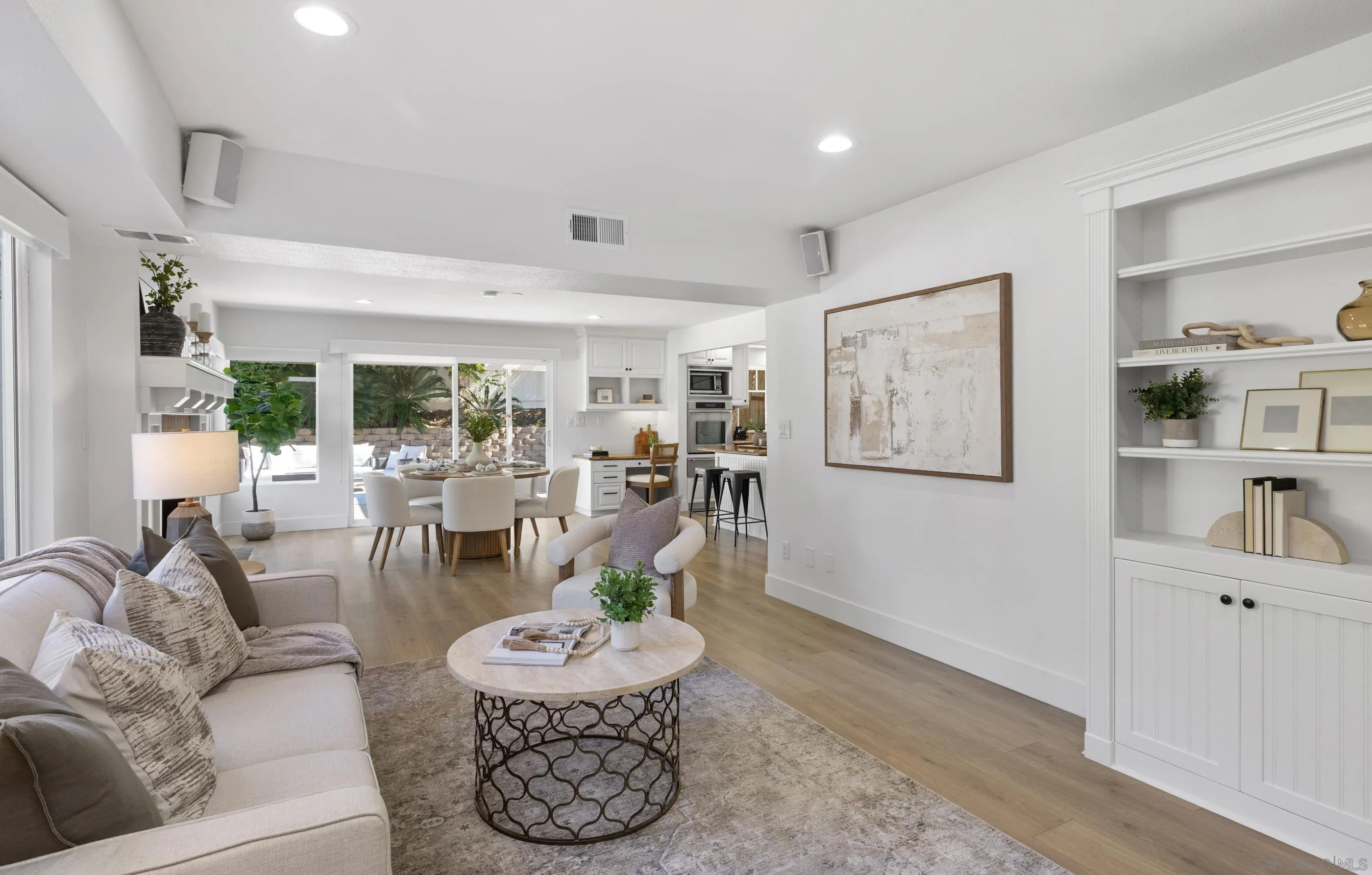 2518 Caminito La Paz