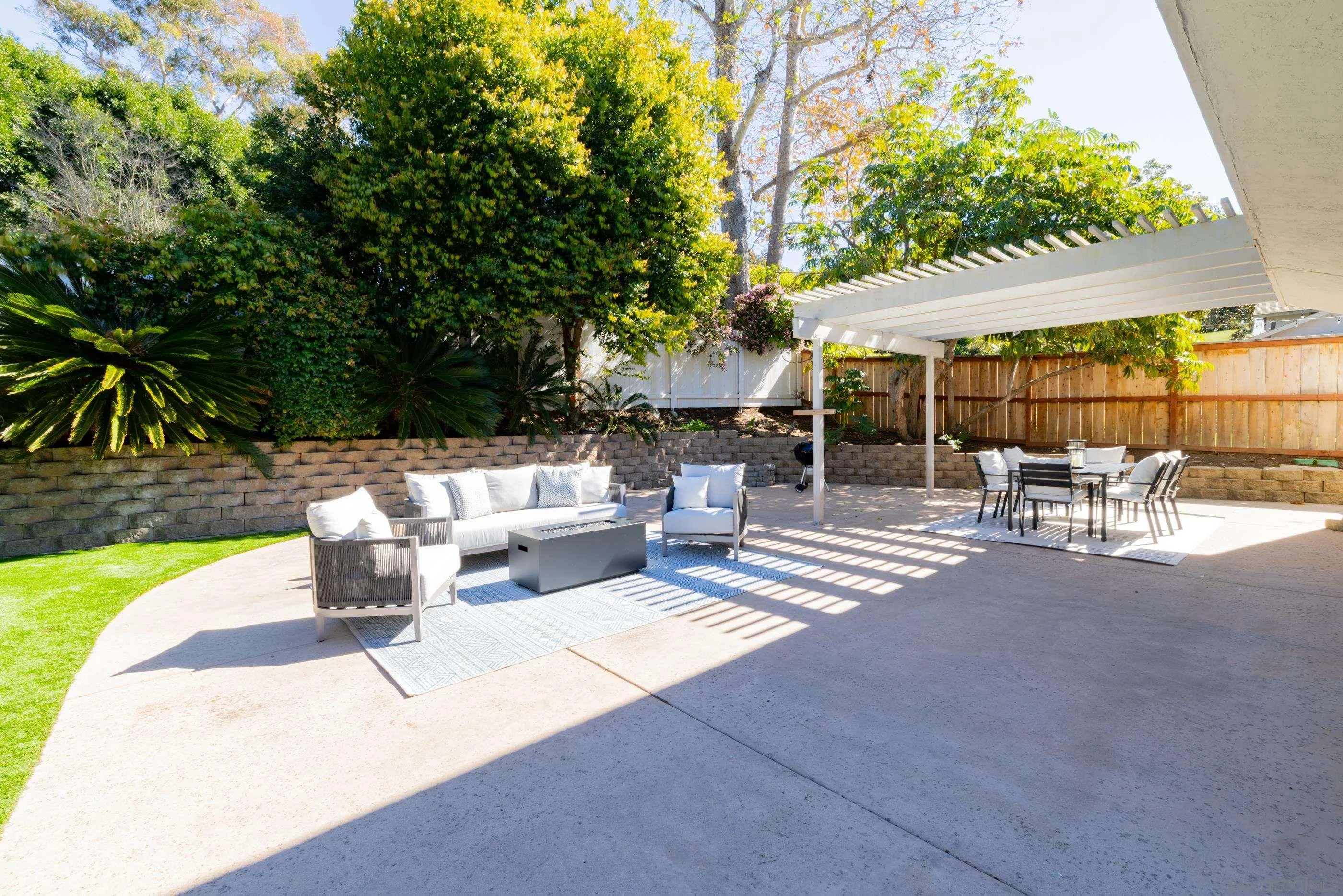 2518 Caminito La Paz