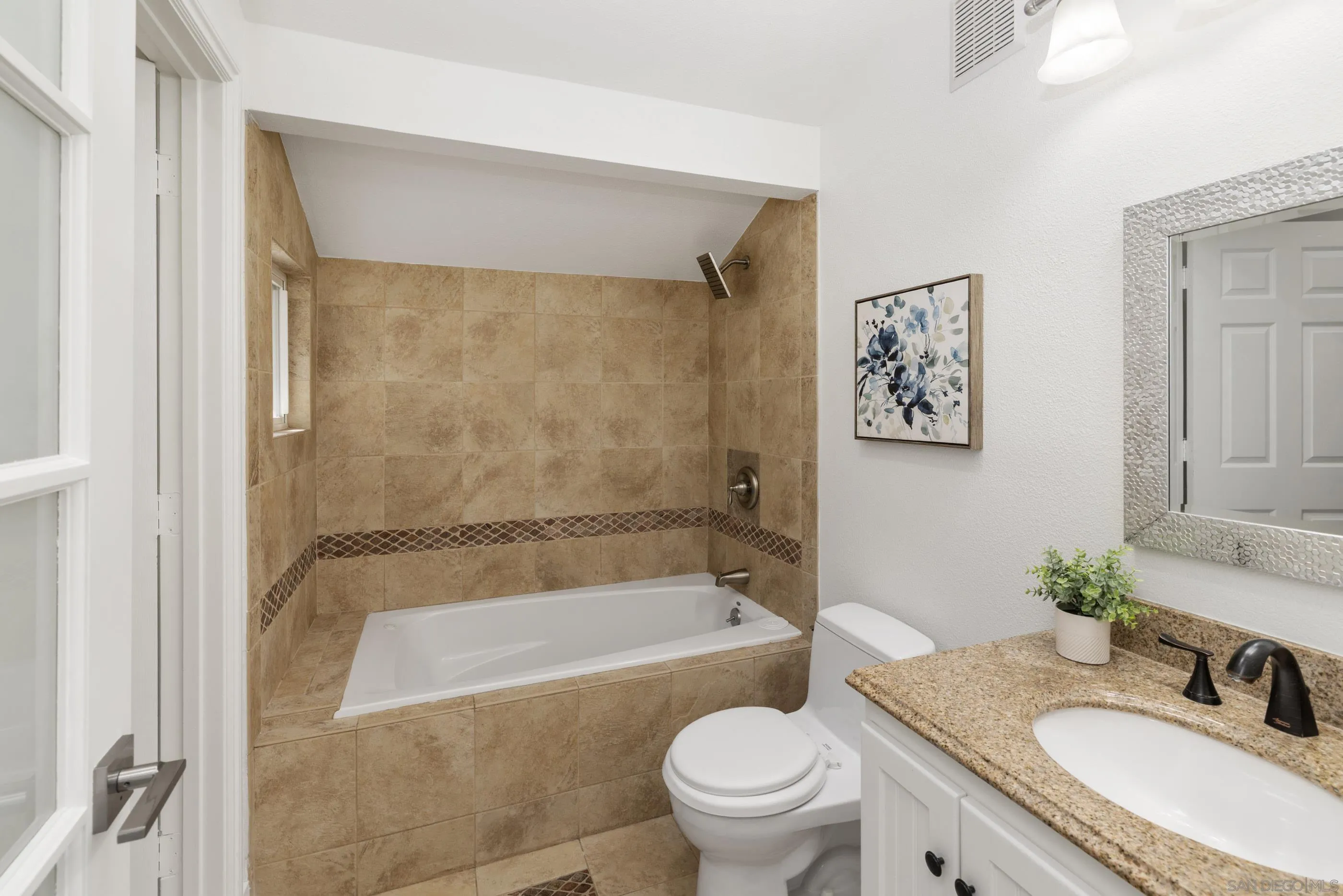 2518 Caminito La Paz