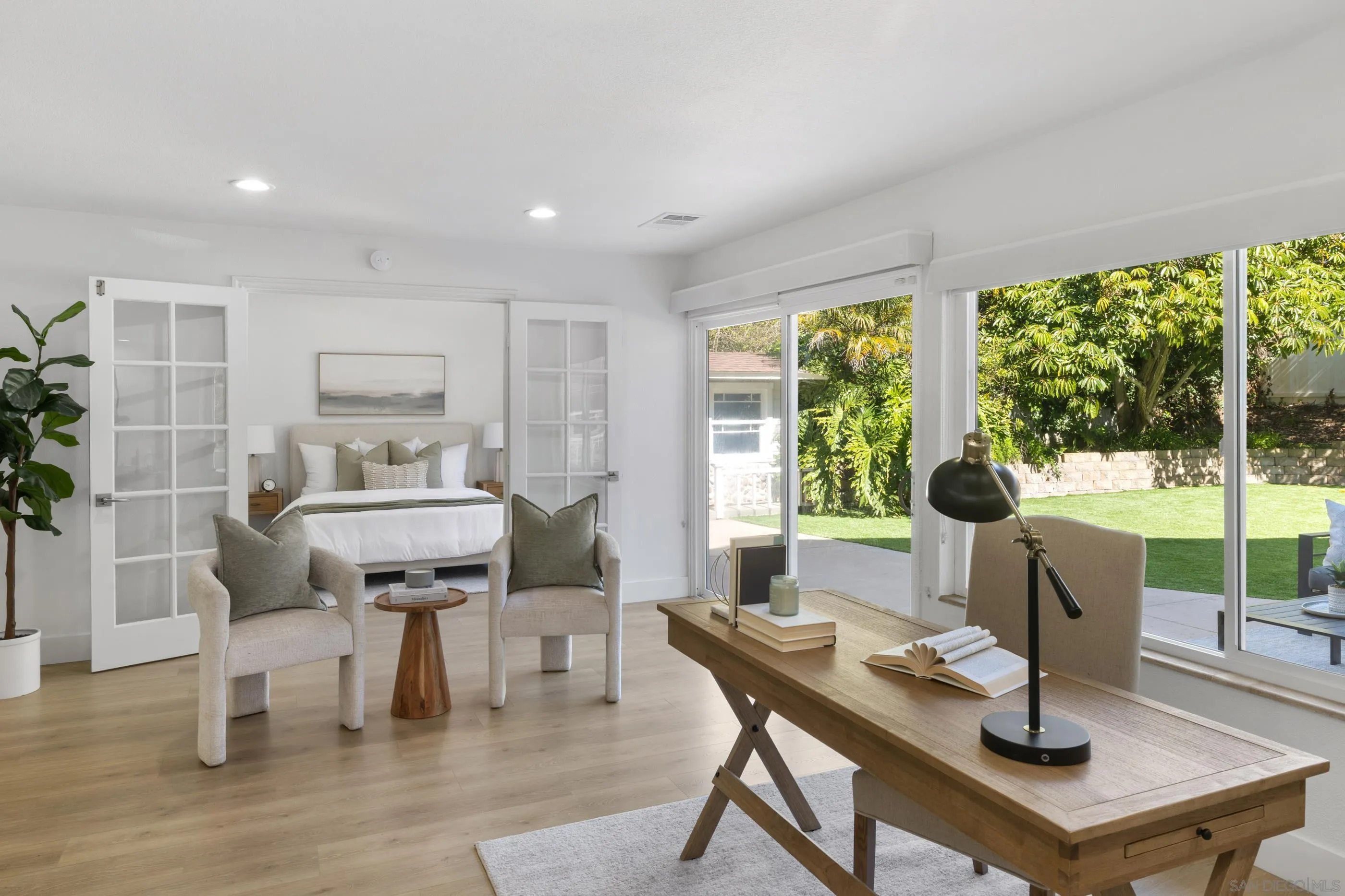 2518 Caminito La Paz