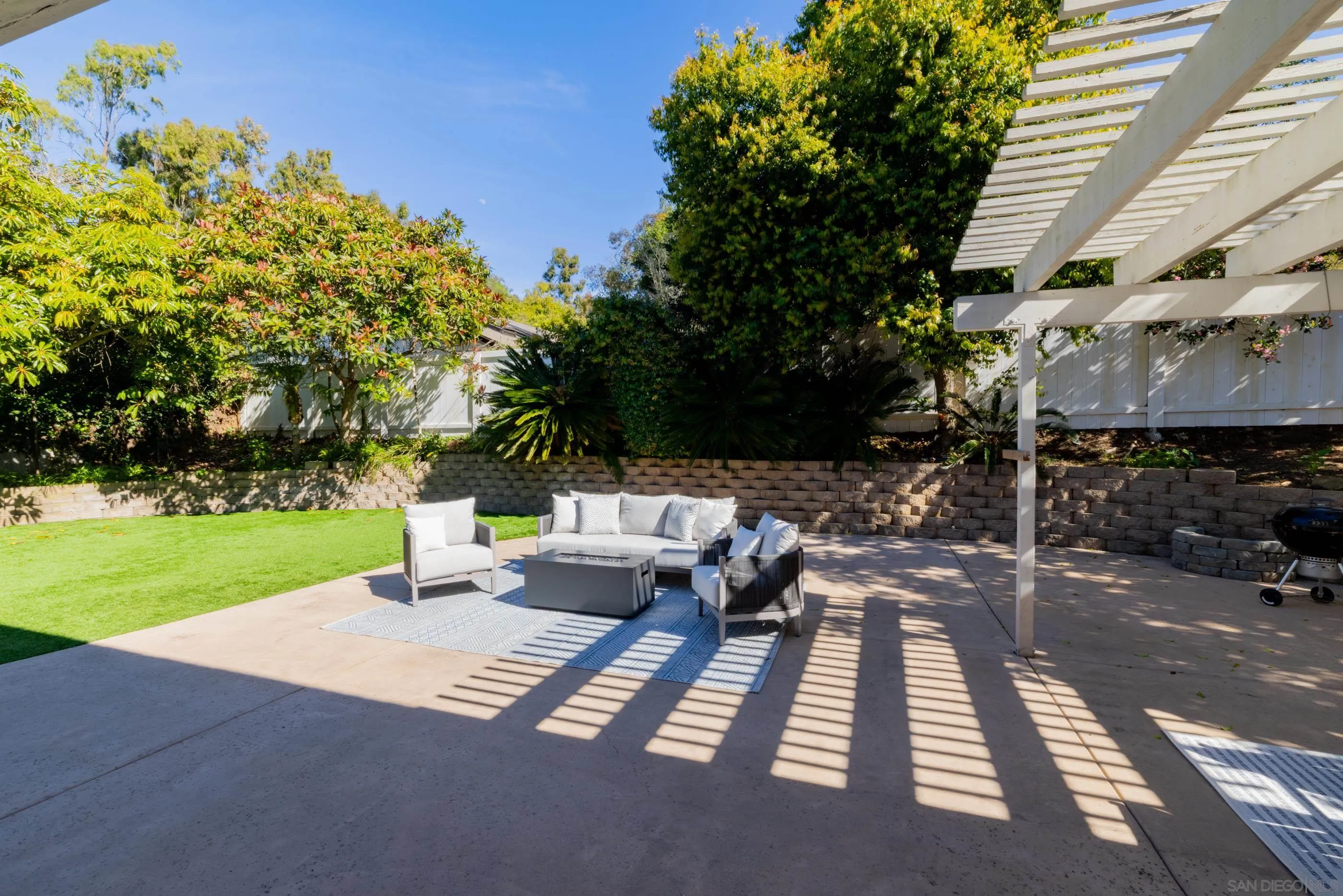 2518 Caminito La Paz