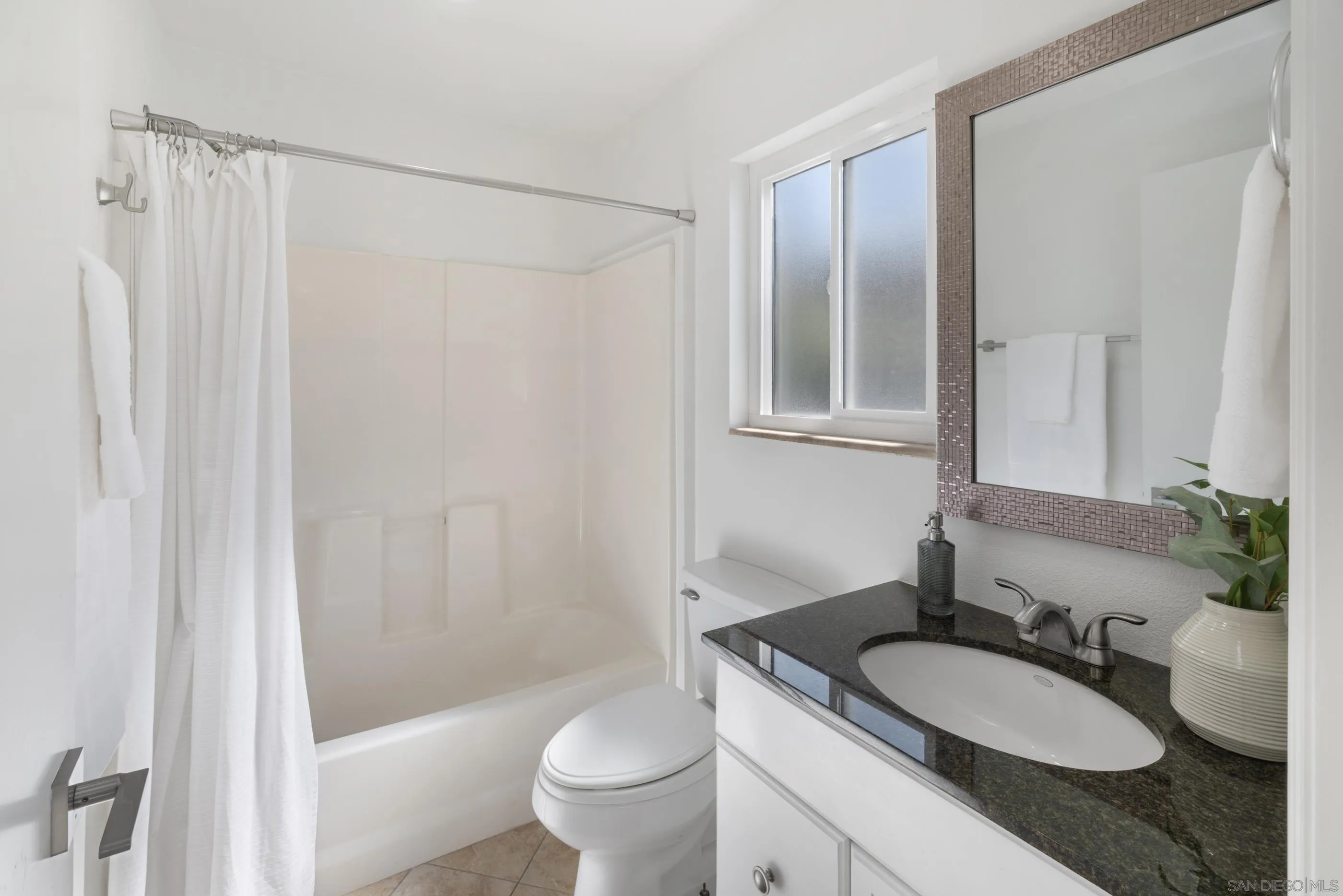 2518 Caminito La Paz