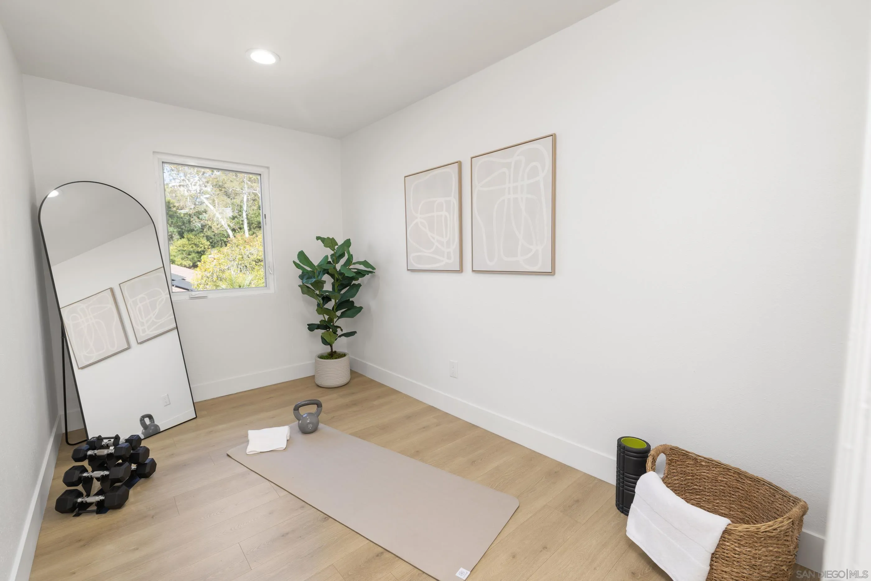 2518 Caminito La Paz