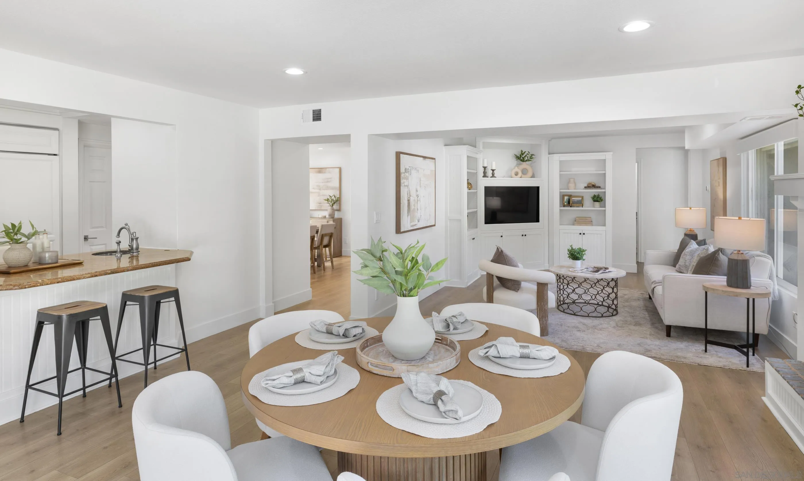 2518 Caminito La Paz